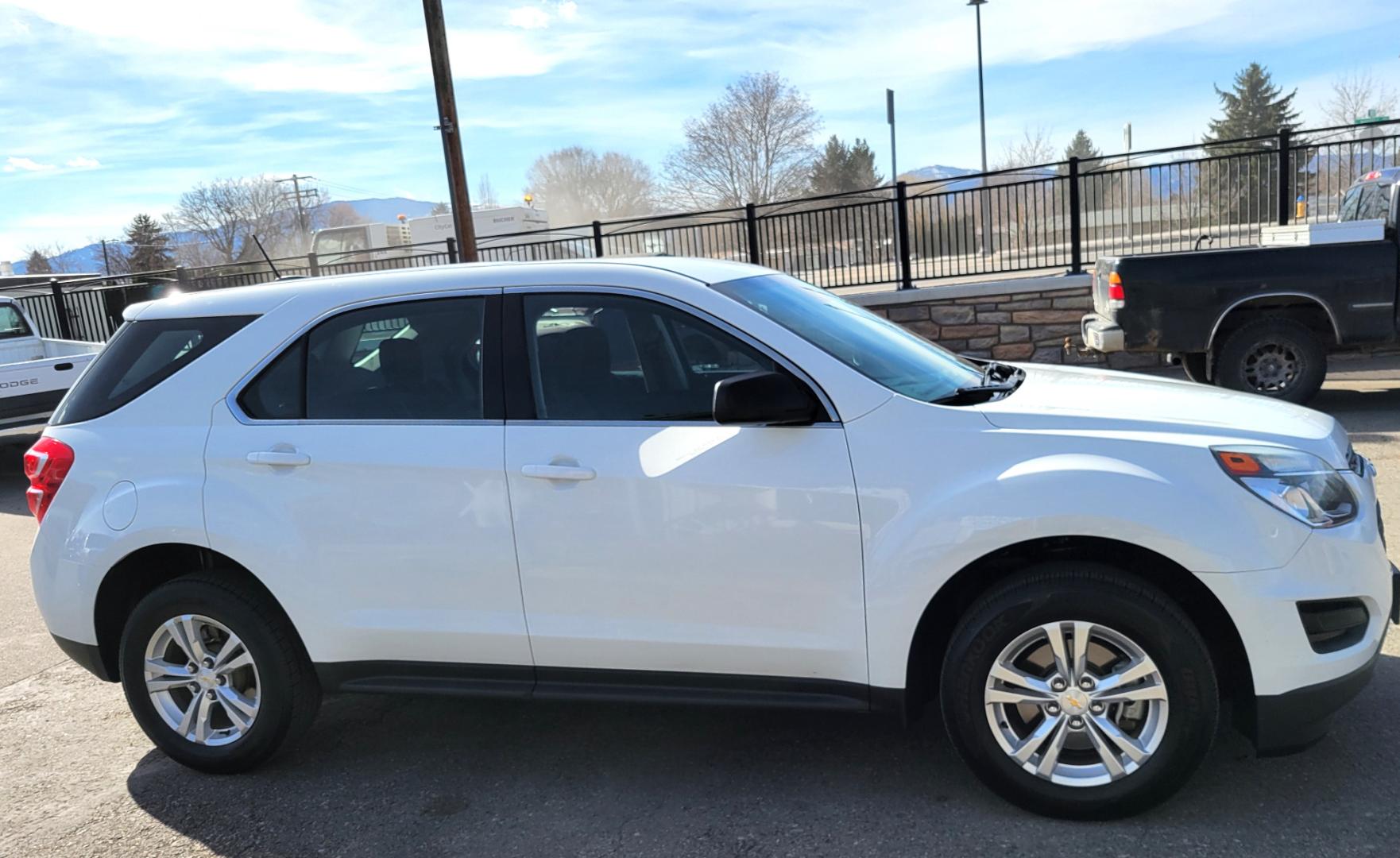 2017 White /Black Chevrolet Equinox LS 2WD (2GNALAEK3H1) with an 2.4L L4 DOHC 16V FFV engine, 6A transmission, located at 450 N Russell, Missoula, MT, 59801, (406) 543-6600, 46.874496, -114.017433 - Nice Front Wheel Drive SUV. 2.4L I4 Engine. 6 Speed Automatic Transmission. Bluetooth. Backup Camera. Air. Cruise. Tilt. Power Windows and Locks. - Photo#4